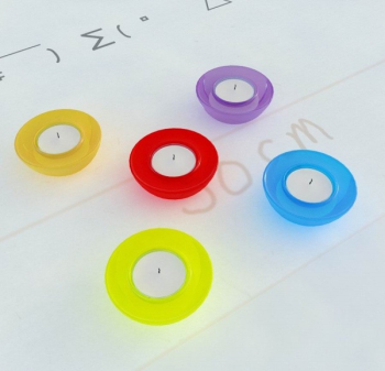 3D-Modell mit mehreren farbigen Kerzen